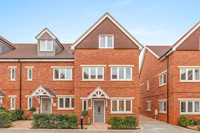 3 Bedroom End Of Terrace House For Sale In Jubilee Mews, Buckinghamshire, HP13