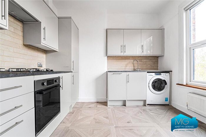 2 Bedroom Apartment To Rent In Greenham Road, London, N10
