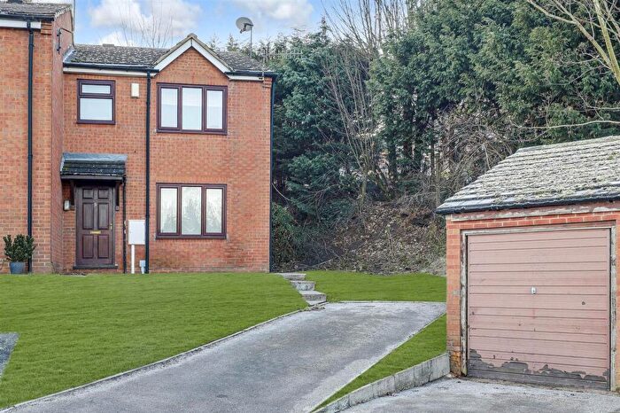 3 Bedroom End Of Terrace House For Sale In Valley Road, Nottingham, NG5