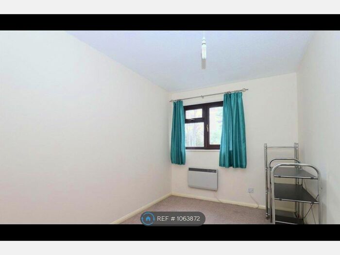 2 Bedroom Flat To Rent In Redmayne Drive, Chelmsford, CM2