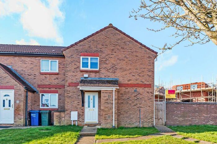 3 Bedroom End Of Terrace House To Rent In Highclere Gardens, Banbury, OX16