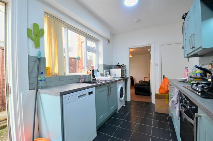 4 Bedroom Terraced House To Rent In Warwards Lane, Selly Oak, Birmingham, B29