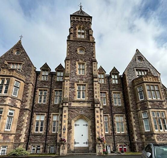 2 Bedroom Apartment To Rent In Camden Court, Brecon, LD3