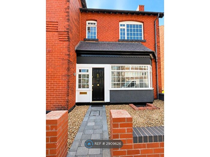 2 Bedroom Flat To Rent In Cheadle Hulme, Cheadle, SK8