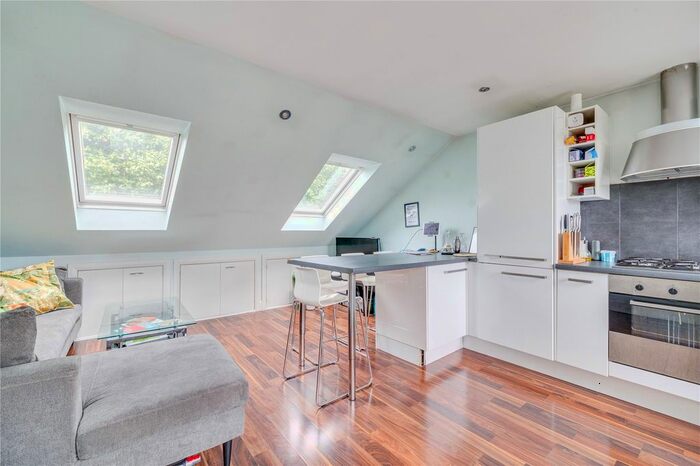 2 Bedroom Flat To Rent In St Peters Terrace, Munster Village, SW6