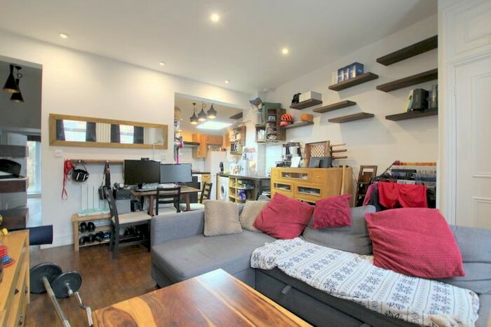 2 Bedroom Flat To Rent In Margravine Road, London, W6