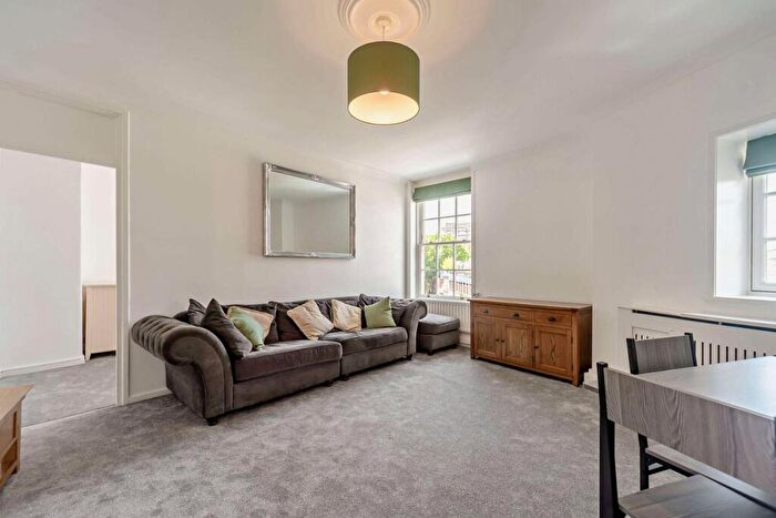 2 Bedroom Flat For Sale In Portpool Lane, London, EC1N - Photo 3