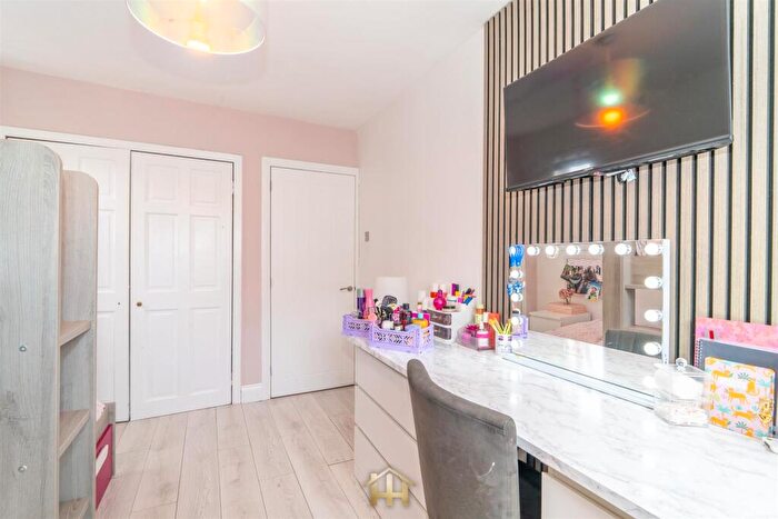 3 Bedroom End Of Terrace House For Sale In Balerno Street, Dundee, DD4