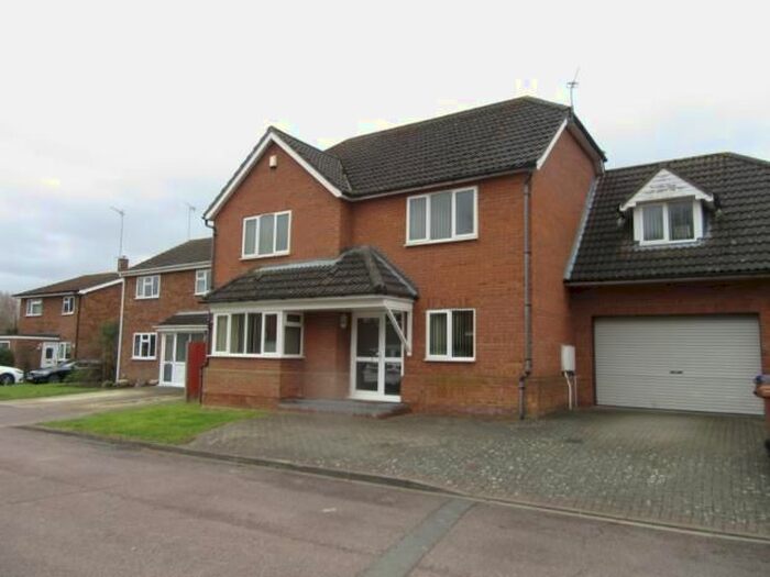 4 Bedroom Detached House To Rent In Meadowbank, Hitchin, SG4