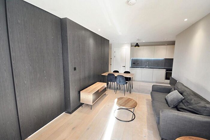 2 Bedroom Flat To Rent In Spinners Way, Manchester, M15