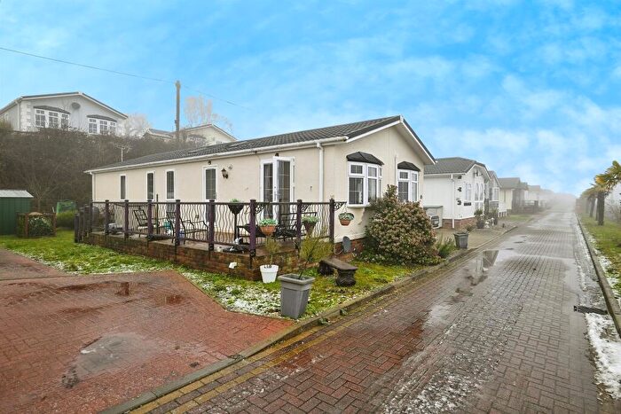 2 Bedroom Park Home For Sale In Castle Drive, Harrietsham, Maidstone, ME17