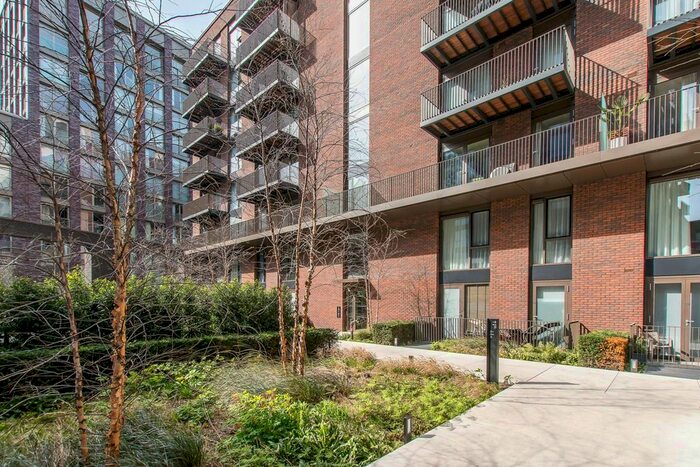 2 Bedroom Flat To Rent In New Union Square, Nine Elms, London, SW11