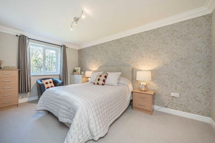 2 Bedroom Flat For Sale In Devonshire Street, Chiswick, W4