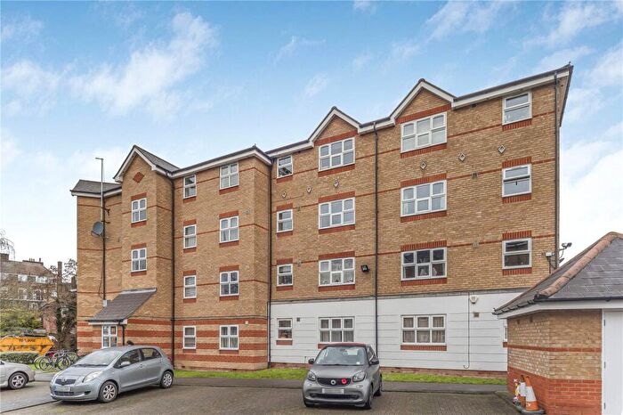 2 Bedroom Flat To Rent In Basevi Way, London, SE8