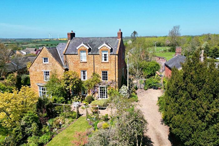 6 Bedroom Semi-Detached House For Sale In East Street, Long Buckby, NN6