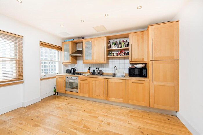 2 Bedroom Apartment To Rent In Atlantis House, - Whitechapel High Street, London, E1