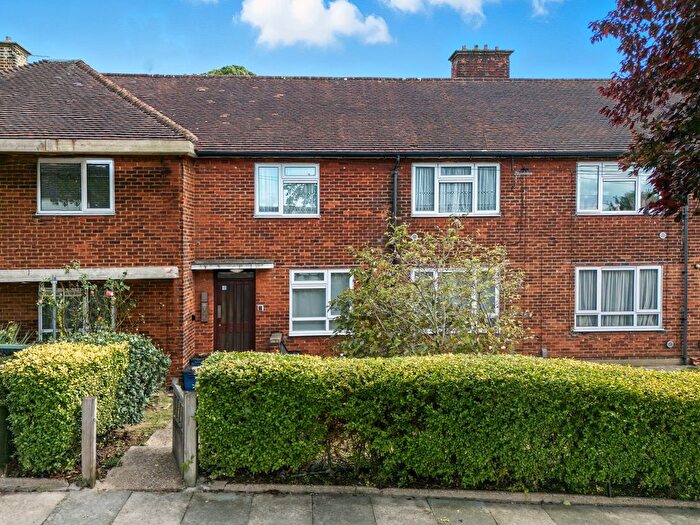 1 Bedroom Flat For Sale In Harbourer Road, Hainault, IG6