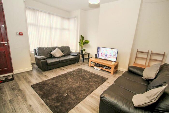 5 Bedroom Terraced House To Rent In Newport Mount, LS6