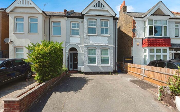 2 Bedroom Maisonette For Sale In London Road, Isleworth, TW7