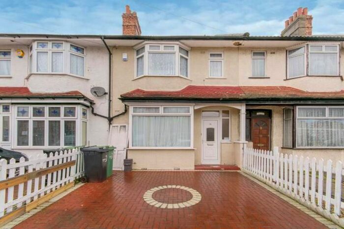3 Bedroom Property To Rent In Bond Road, Mitcham, CR4
