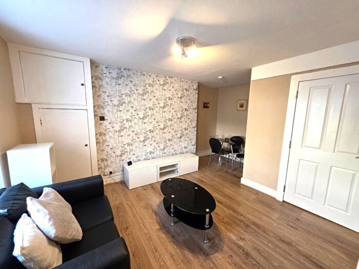 2 Bedroom Flat To Rent In Crown Street, City Centre, Aberdeen, AB11