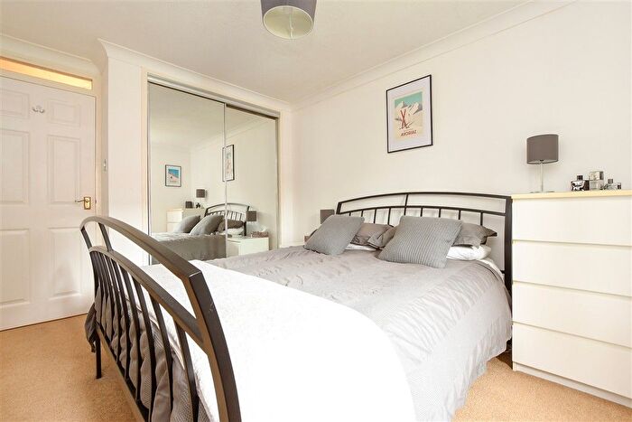 1 Bedroom Flat For Sale In Belmont Road, Leatherhead, Surrey, KT22