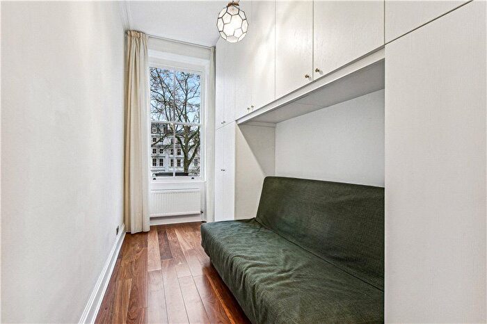 2 Bedroom Flat To Rent In Cornwall Gardens, Gloucester Road, London, SW7