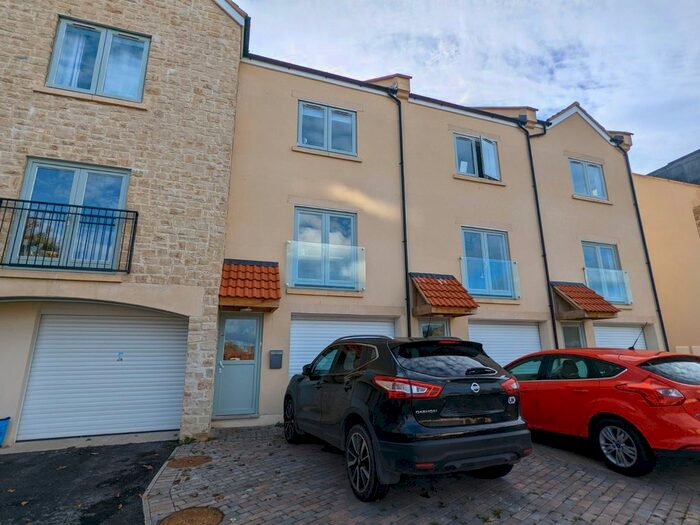 3 Bedroom Property To Rent In Eastgate Court, Frome, BA11