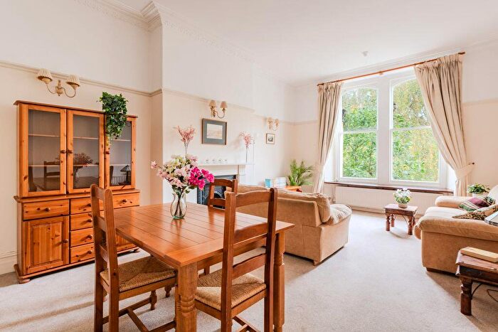 2 Bedroom Apartment For Sale In Oakfield Road | Clifton, BS8