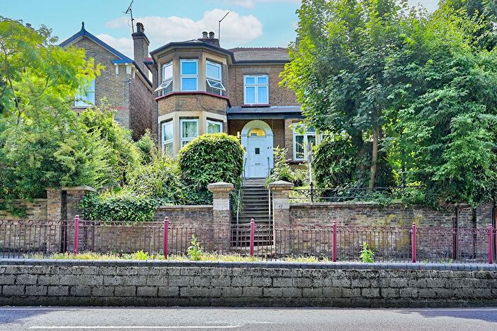 1 Bedroom Flat For Sale In Chalk Hill, Bushey, Watford, WD19