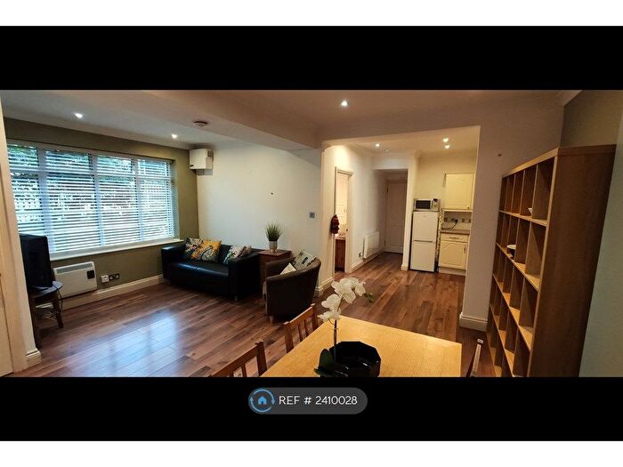 1 Bedroom Flat To Rent In Timbrell Place, London, SE16