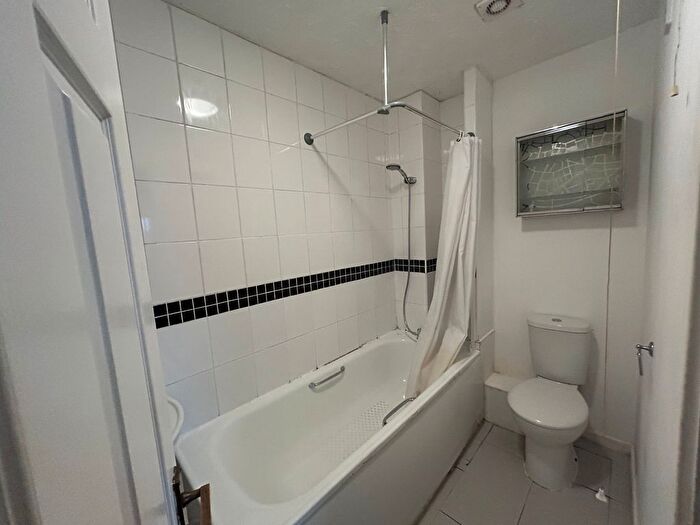 1 Bedroom Flat For Sale In Flat, Oakley Court, Churchill Close, Dartford, Kent, DA1