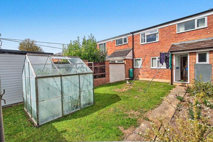 3 Bedroom End Of Terrace House For Sale In Culver Road, Basingstoke, RG21