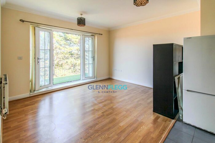 2 Bedroom Flat To Rent In Hayling Close, Cippenham, Slough, SL1