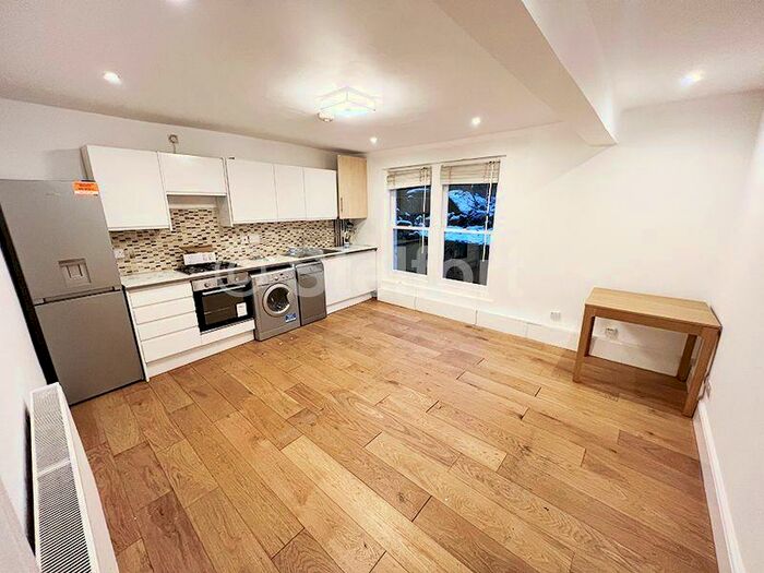 2 Bedroom Flat To Rent In Stock Orchard Crescent, London, N7