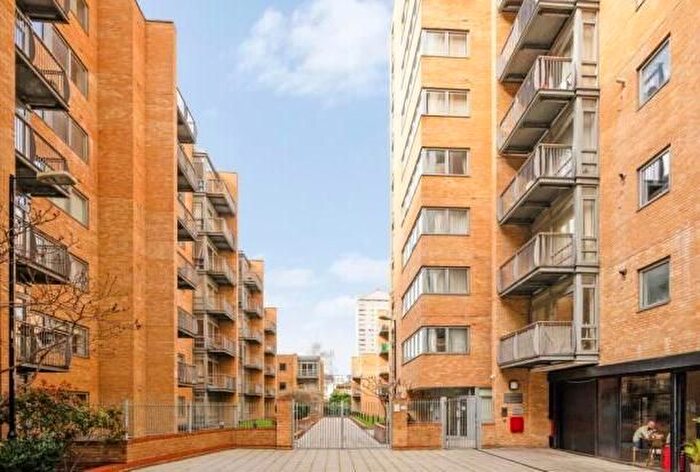 1 Bedroom Flat To Rent In Gainsborough House, Cassilis Road, South Quay, Canary Wharf, London, E14