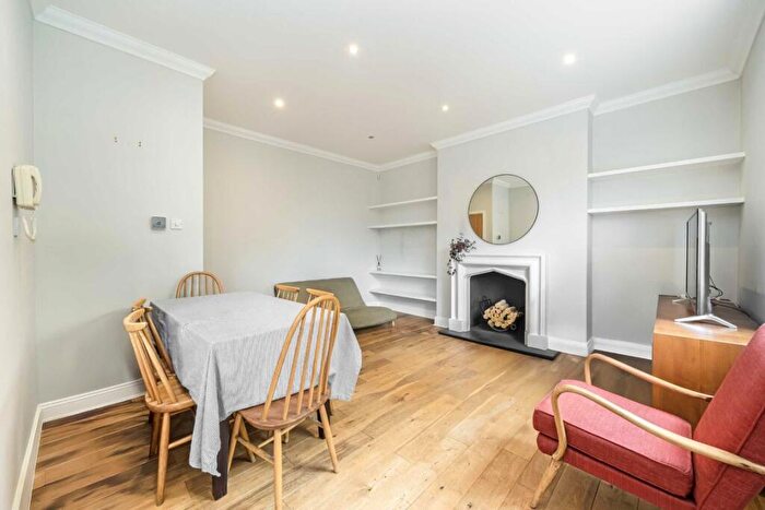 2 Bedroom Flat To Rent In Belmont Grove, Lewisham, SE13