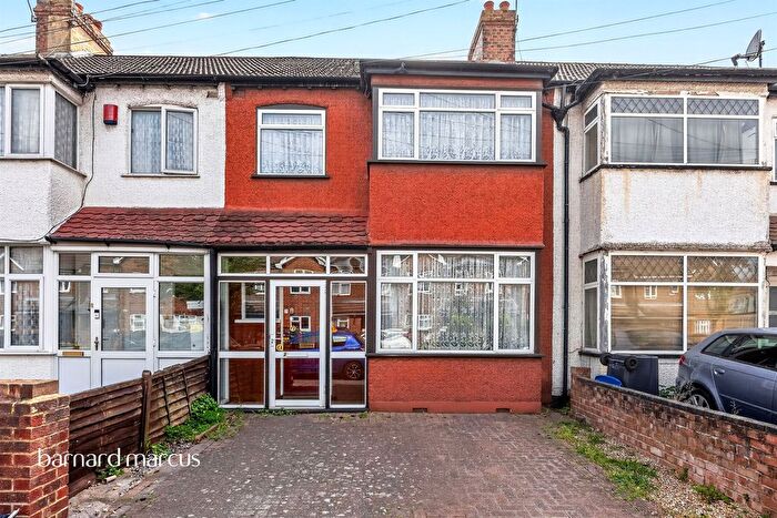 3 Bedroom Terraced House For Sale In Rosecourt Road, Croydon, CR0