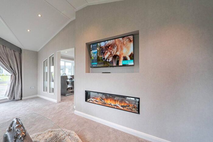 2 Bedroom Park Home For Sale In Linford, Stanford-le-Hope, SS17