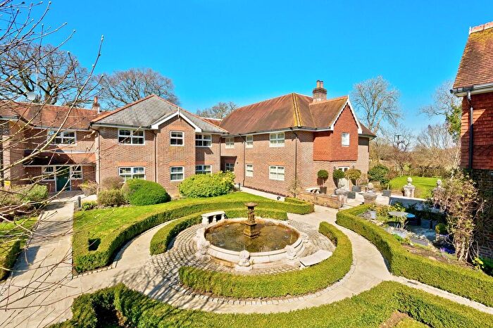 2 Bedroom Apartment For Sale In Old Stocks Oak, Liss, Hampshire, GU33