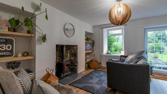 2 Bedroom Cottage To Rent In Long Row, Treforest, Pontypridd CF37