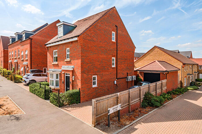 4 Bedroom Detached House For Sale In Montgomery Avenue, Aldershot, GU11
