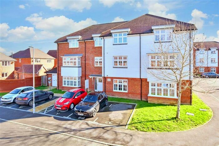 1 Bedroom Flat For Sale In Cascade Close, Marden, Tonbridge, Kent, TN12
