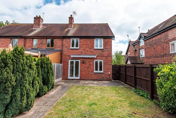 3 Bedroom Town House To Rent In Main Street, Hemington, DE74