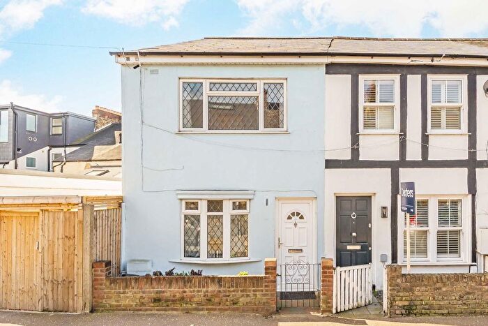 2 Bedroom Property For Sale In Tudor Road, Hampton, TW12