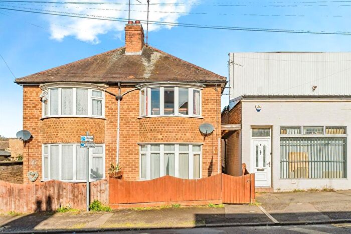 3 Bedroom Semi-Detached House For Sale In Cromwell Road, Kettering, NN16