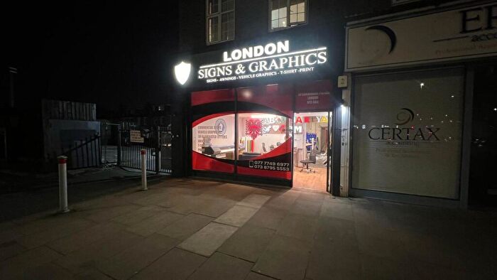 Property To Rent In Clockhouse Parade, Palmers Green, N13