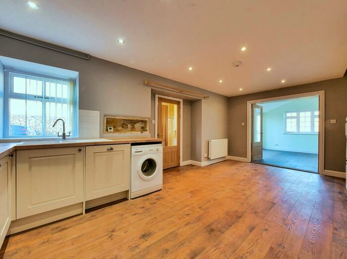 3 Bedroom Cottage To Rent In The Pentre, Kempsford, GL7