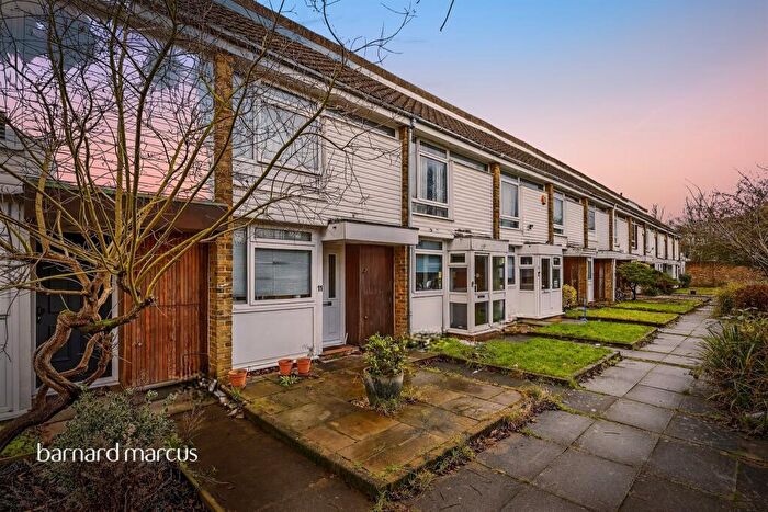 2 Bedroom Terraced House For Sale In Alpine Close, Croydon, CR0