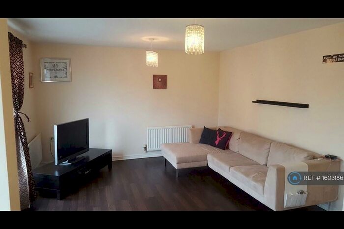 2 Bedroom Flat To Rent In Greengage, Manchester, M13